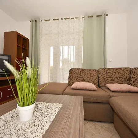 Apartment Ivor-2 By Interhome